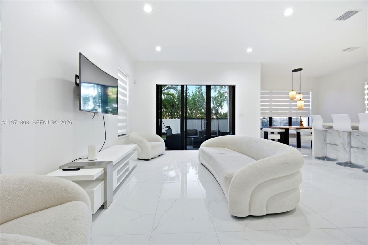 9909 W 32nd Ln , Hialeah, FL 33018 Photo