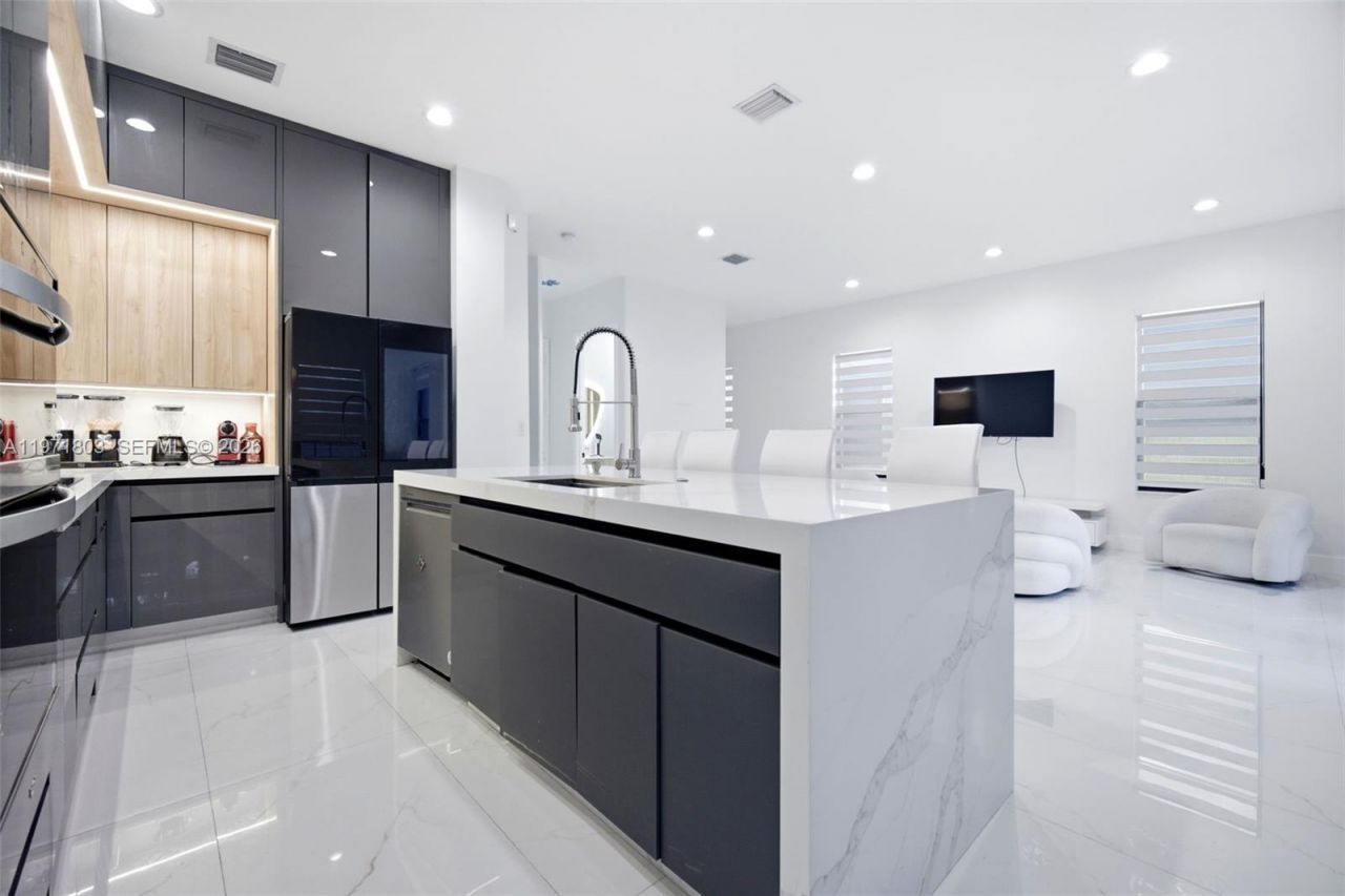 9909 W 32nd Ln , Hialeah, FL 33018 Photo