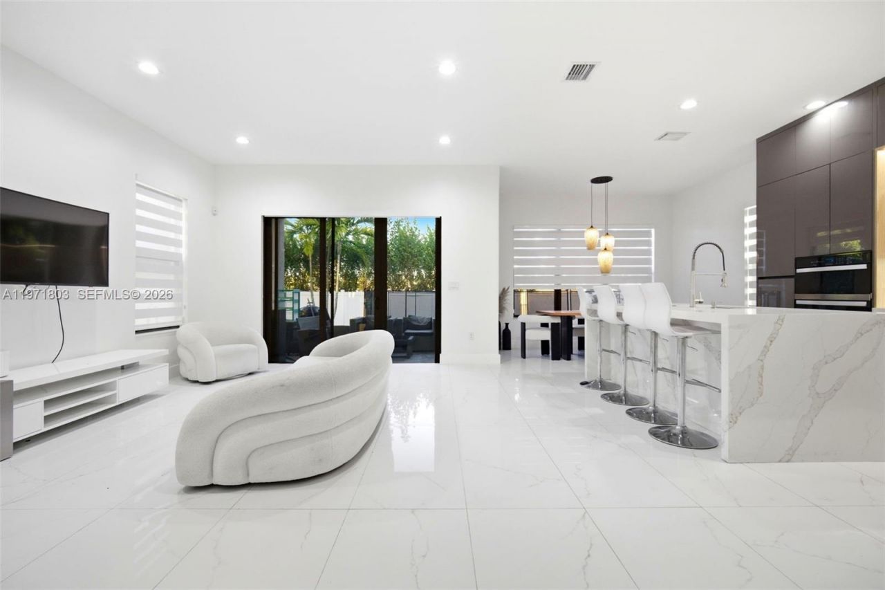 9909 W 32nd Ln , Hialeah, FL 33018 Photo