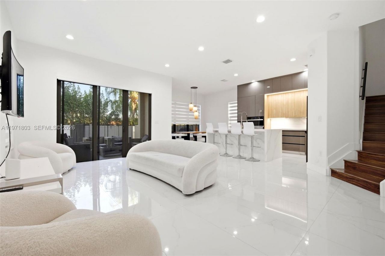 9909 W 32nd Ln , Hialeah, FL 33018 Photo