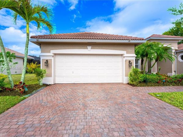 6918 SE Sleepy Hollow Ln , Stuart, FL 34997
