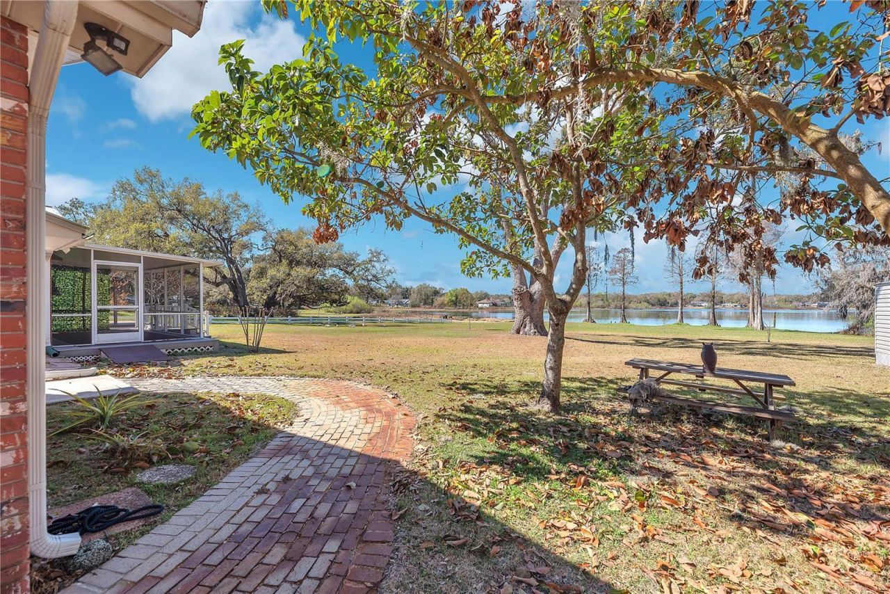 2004 Capri Road, Valrico, FL 33594 Photo