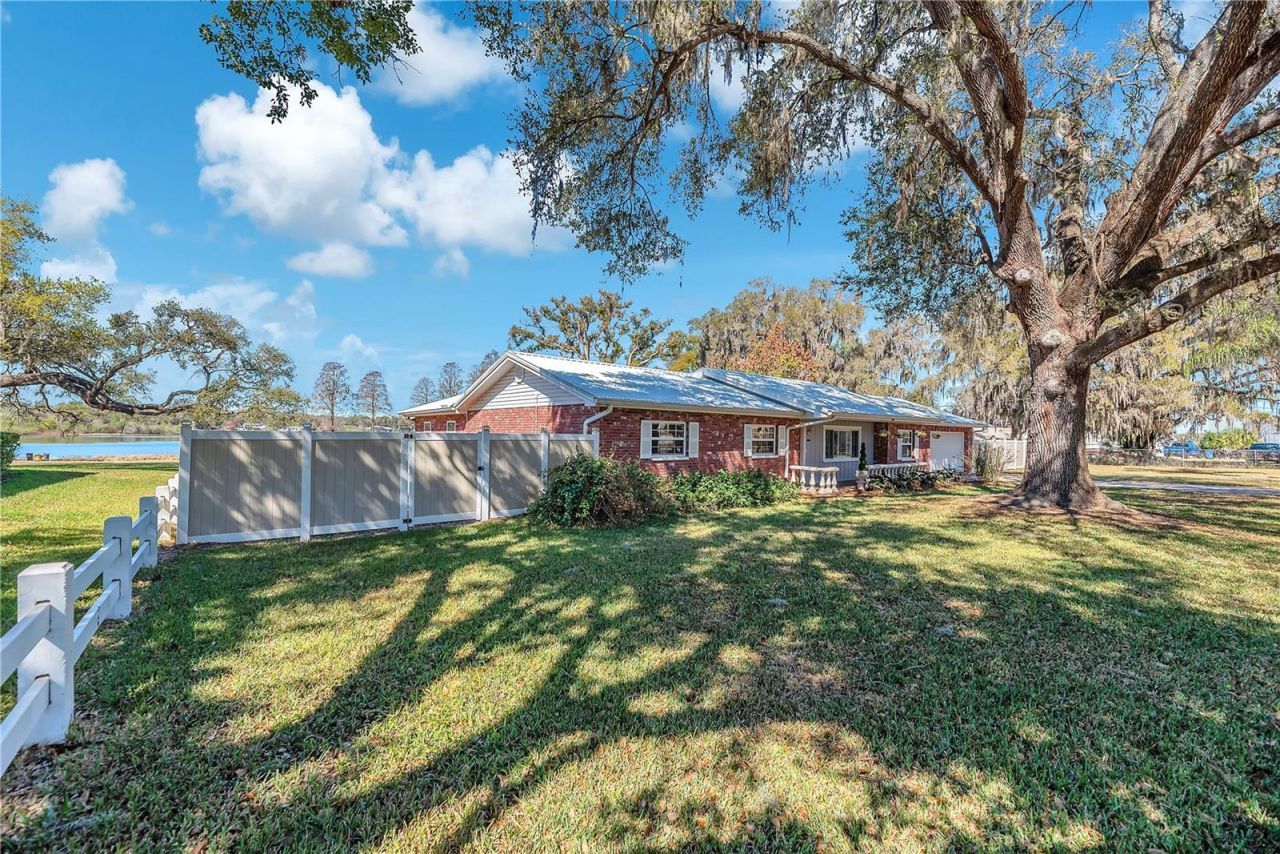 2004 Capri Road, Valrico, FL 33594 Photo