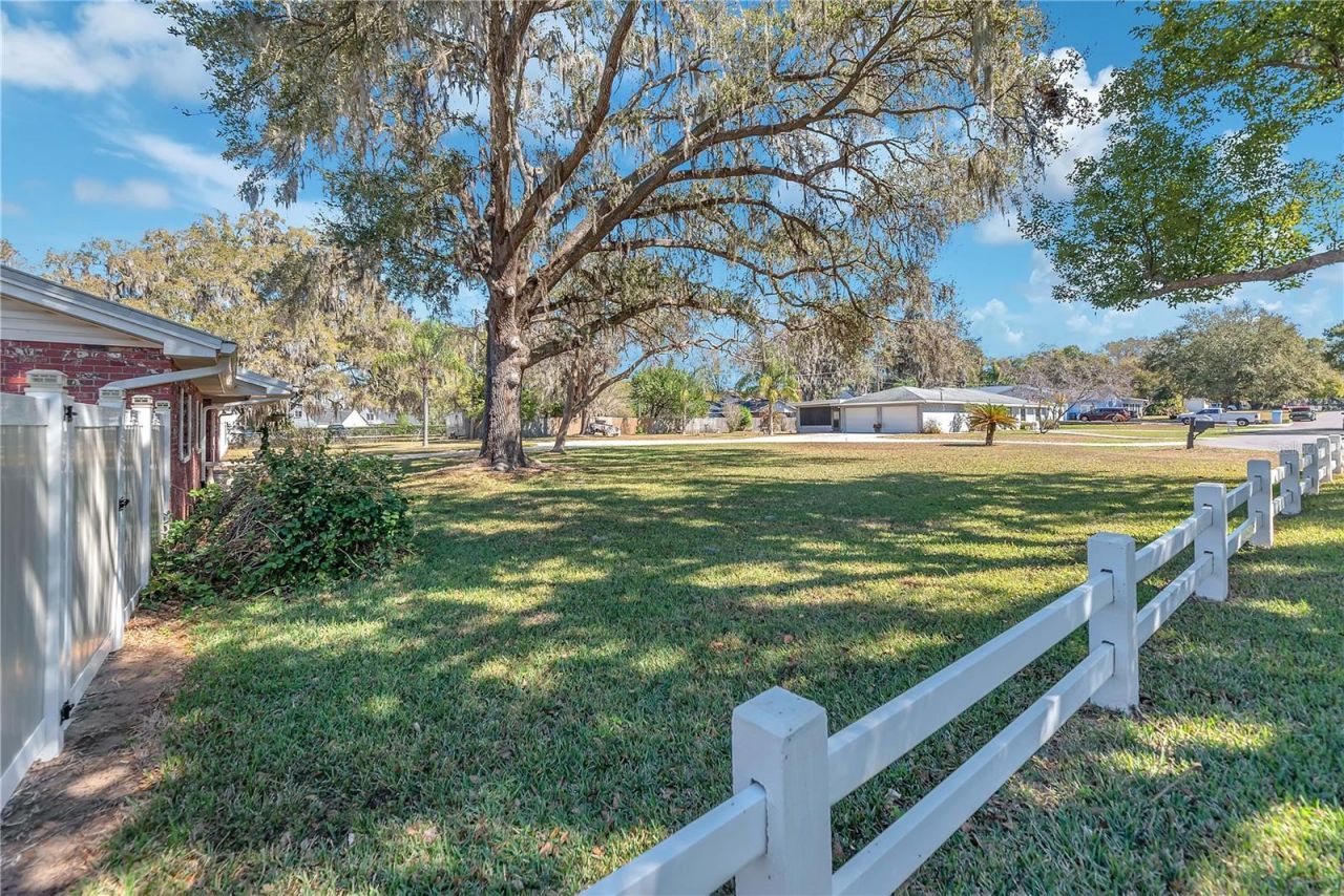 2004 Capri Road, Valrico, FL 33594 Photo