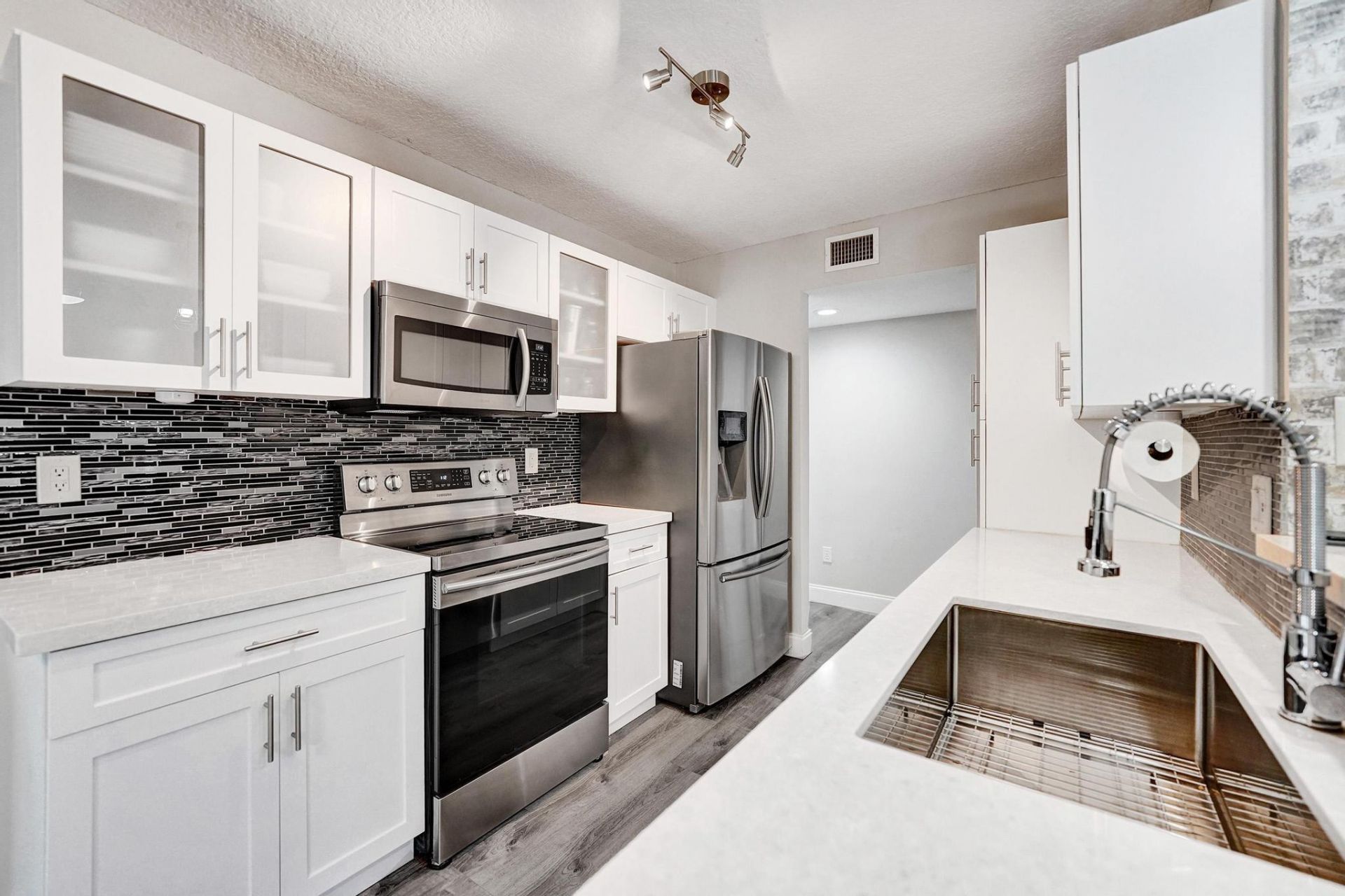 9280 NW 9th Court, Unit 9280, Plantation, FL 33324 Photo