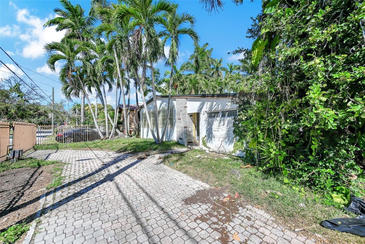 1025 NE 84th St, Miami, FL 33138 Photo