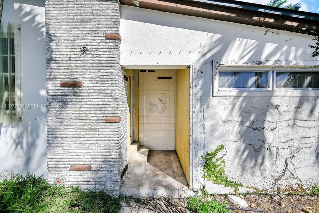 1025 NE 84th St, Miami, FL 33138 Photo