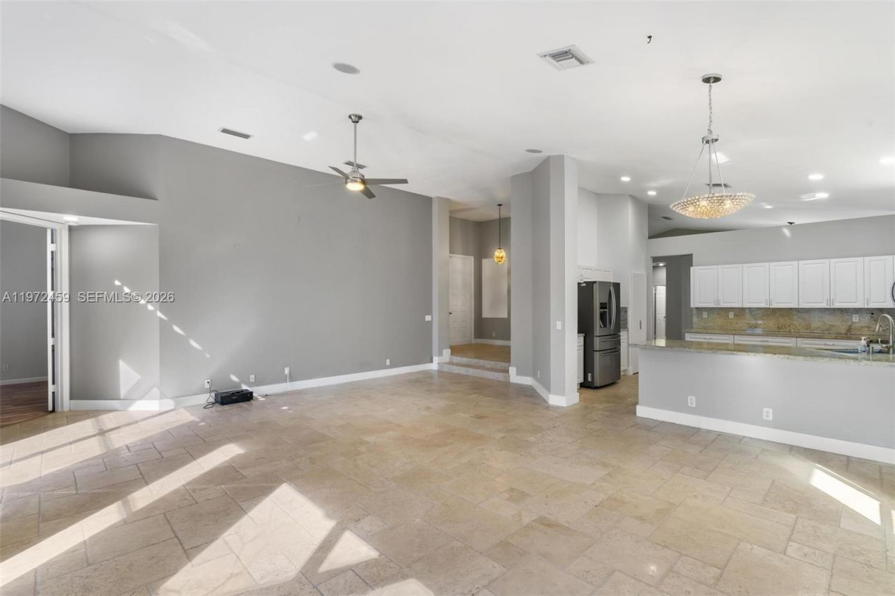 1140 W Bel Aire Dr W , Unit 1140, Pembroke Pines, FL 33027 Photo