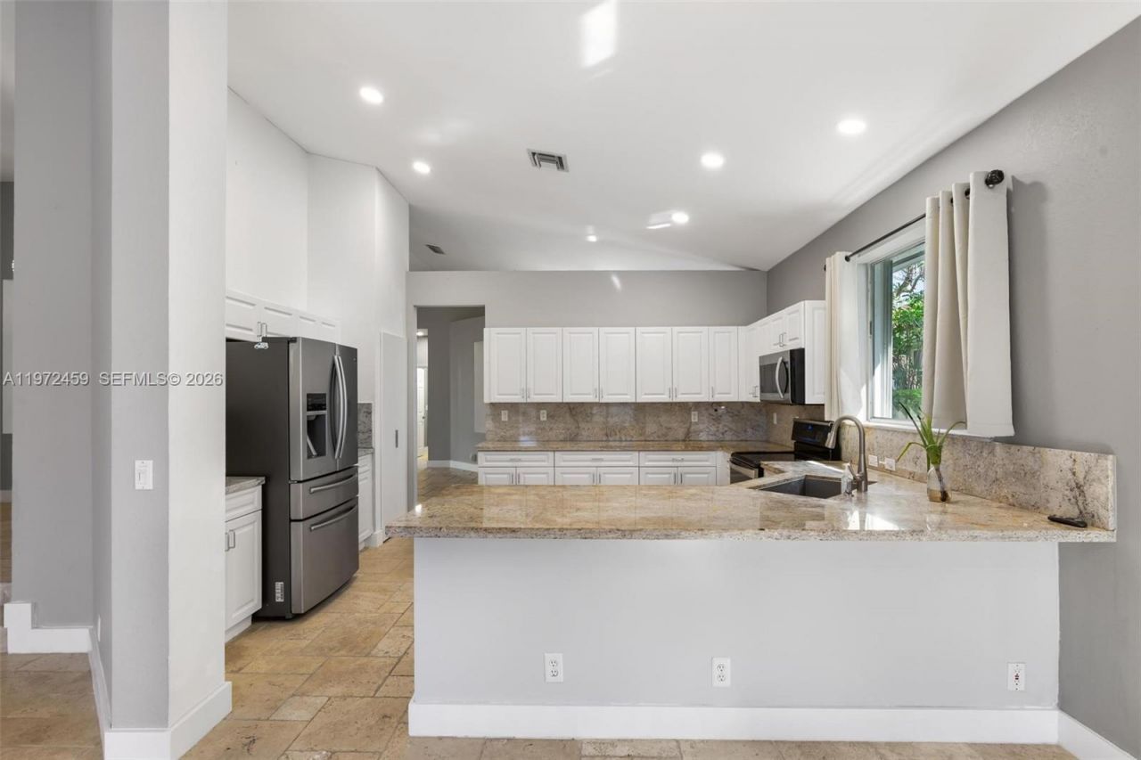 1140 W Bel Aire Dr W , Unit 1140, Pembroke Pines, FL 33027 Photo