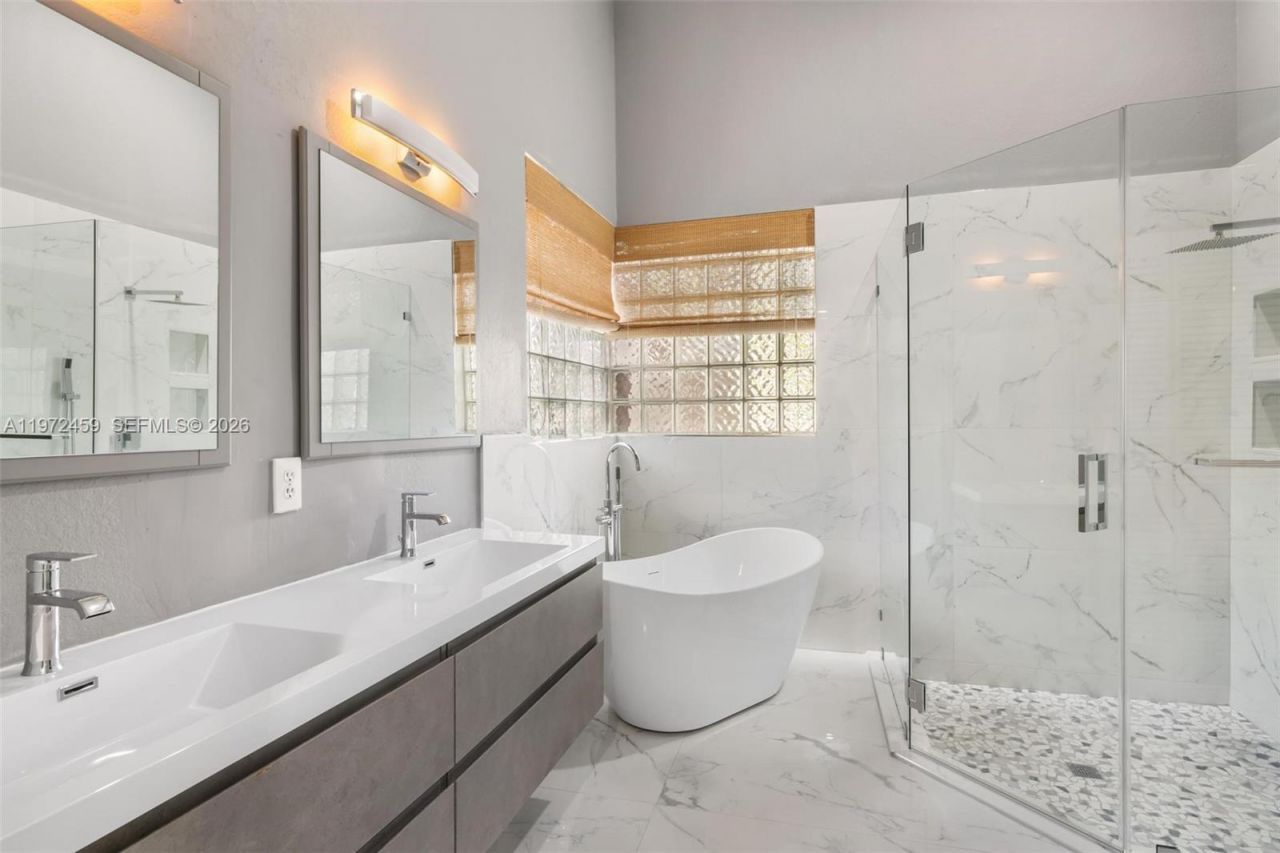 1140 W Bel Aire Dr W , Unit 1140, Pembroke Pines, FL 33027 Photo