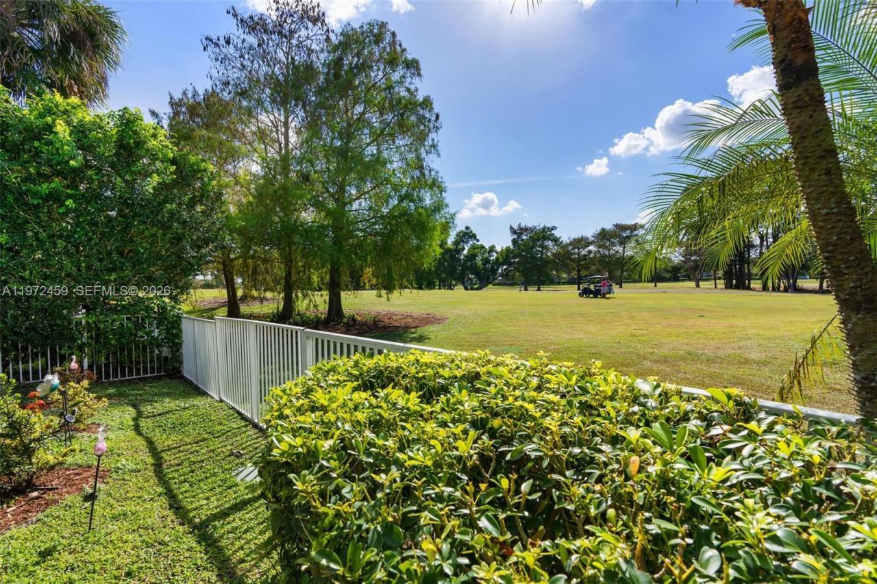 1140 W Bel Aire Dr W , Unit 1140, Pembroke Pines, FL 33027 Photo