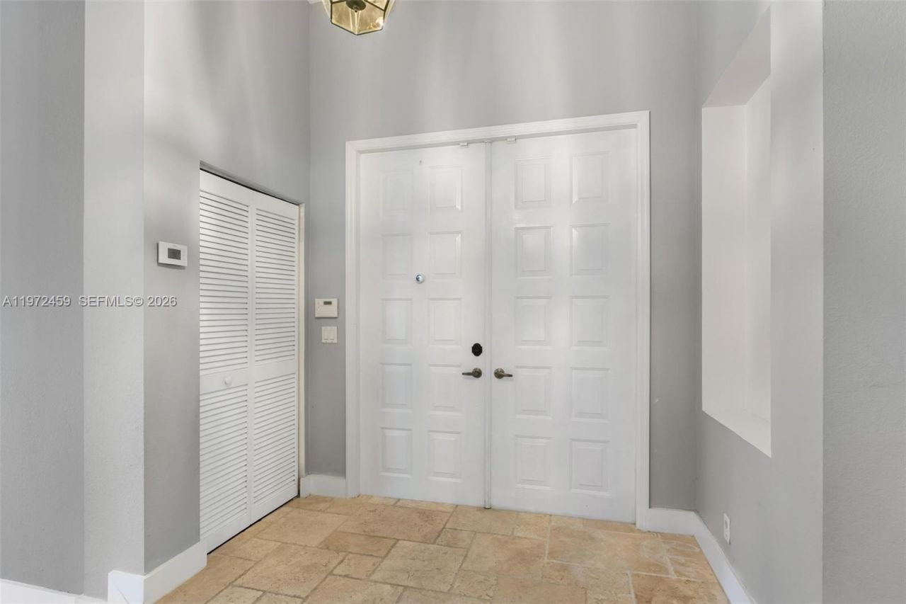 1140 W Bel Aire Dr W , Unit 1140, Pembroke Pines, FL 33027 Photo