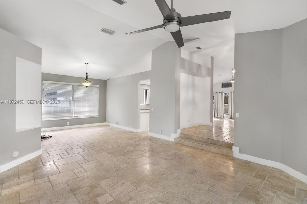 1140 W Bel Aire Dr W , Unit 1140, Pembroke Pines, FL 33027 Photo