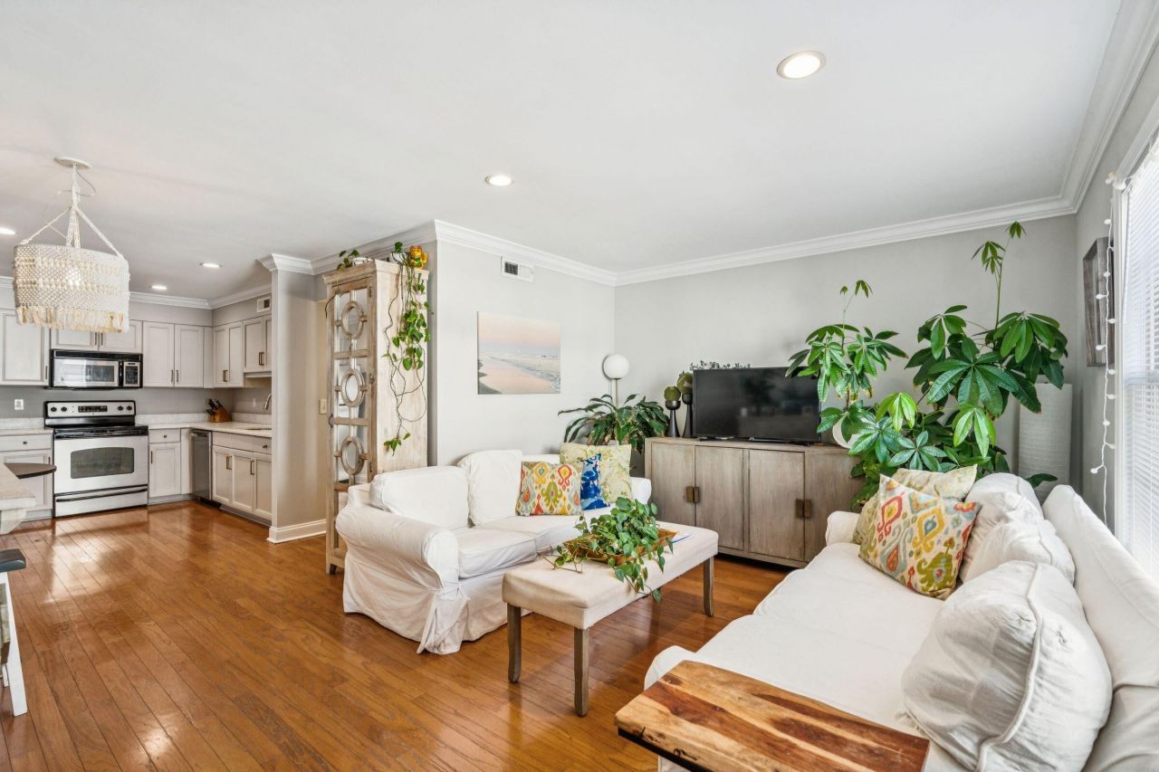 1240 Fairmont Avenue Photo 2