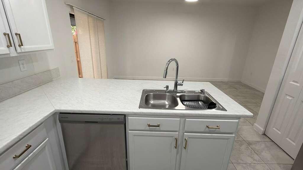 315 NE 208th Terrace, Miami, FL 33179 Photo