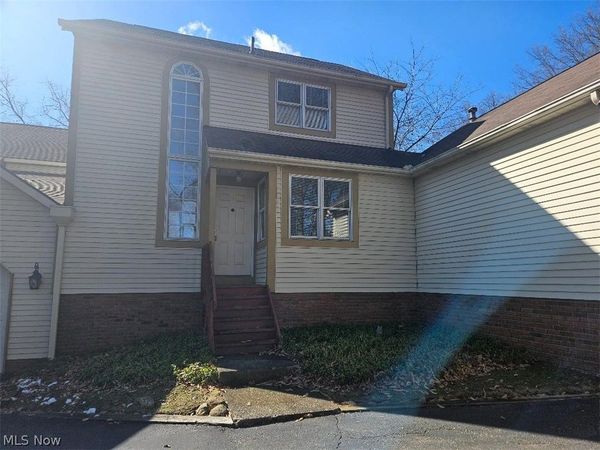 7182 Hills and Dales Road NW, Unit 21, Massillon, OH 44646