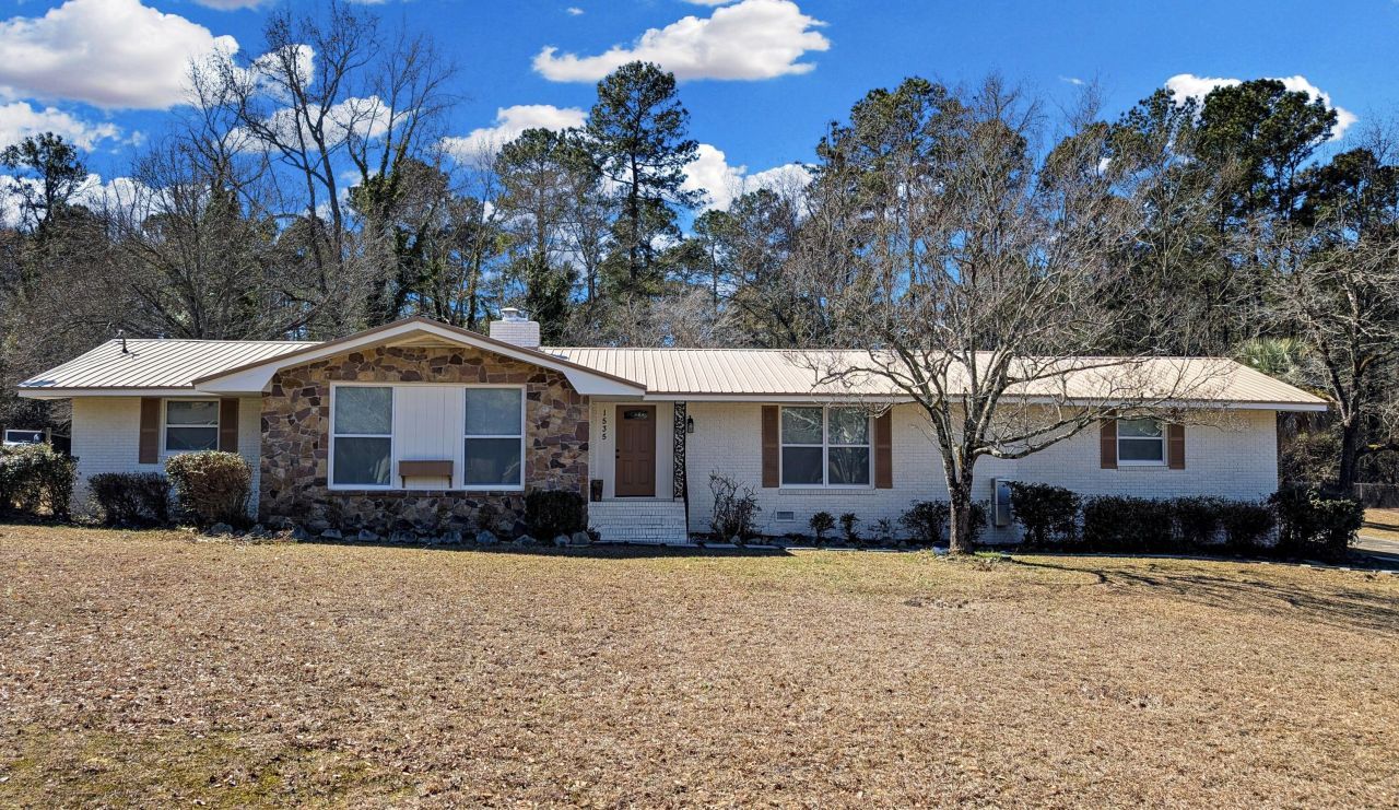 1535 Sifly Road Photo 1