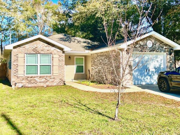 415 E Field Avenue, Crestview, FL 32539