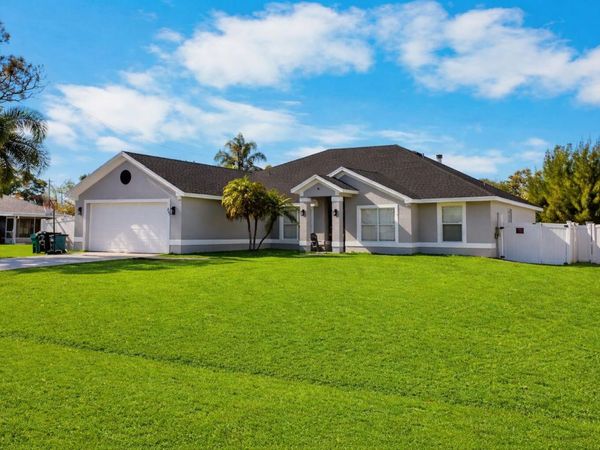 293 SW Pagoda Terrace, Port St. Lucie, FL 34953