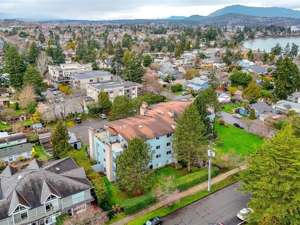 10160 Third St, Unit 204, Sidney, BC V8L 3B6