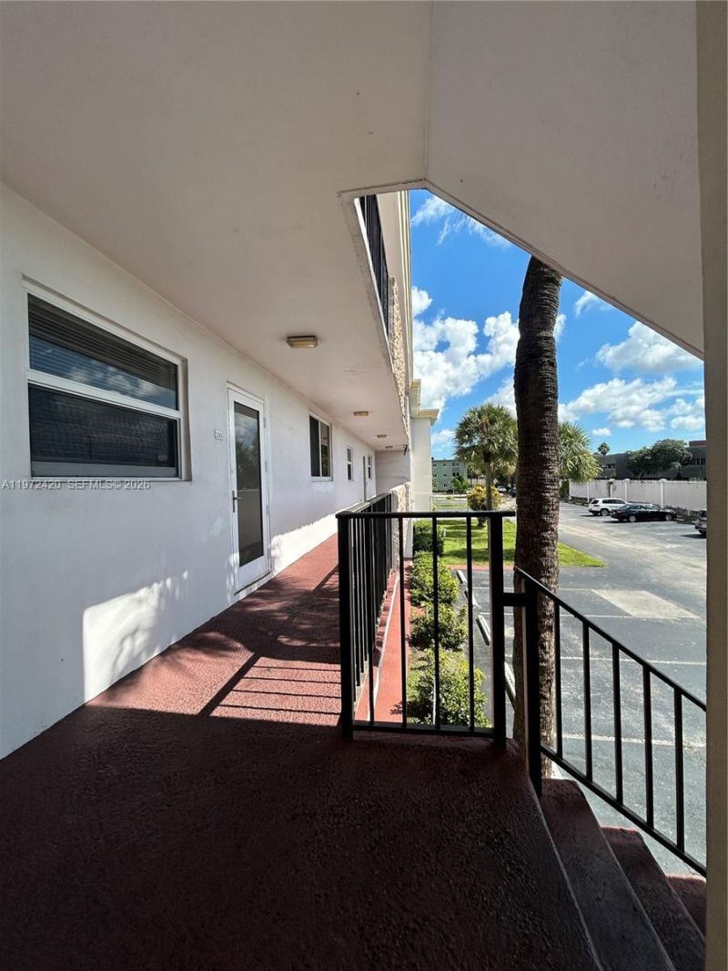 6005 Del Lago Cir, Unit 210, Sunrise, FL 33313 Photo