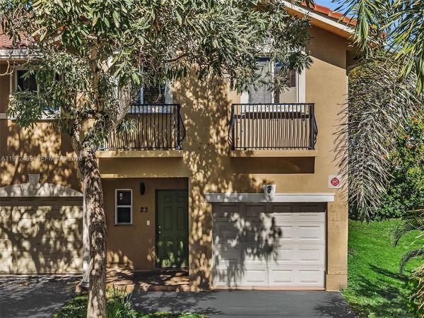23 SE 3rd Ave , Hallandale Beach, FL 33009