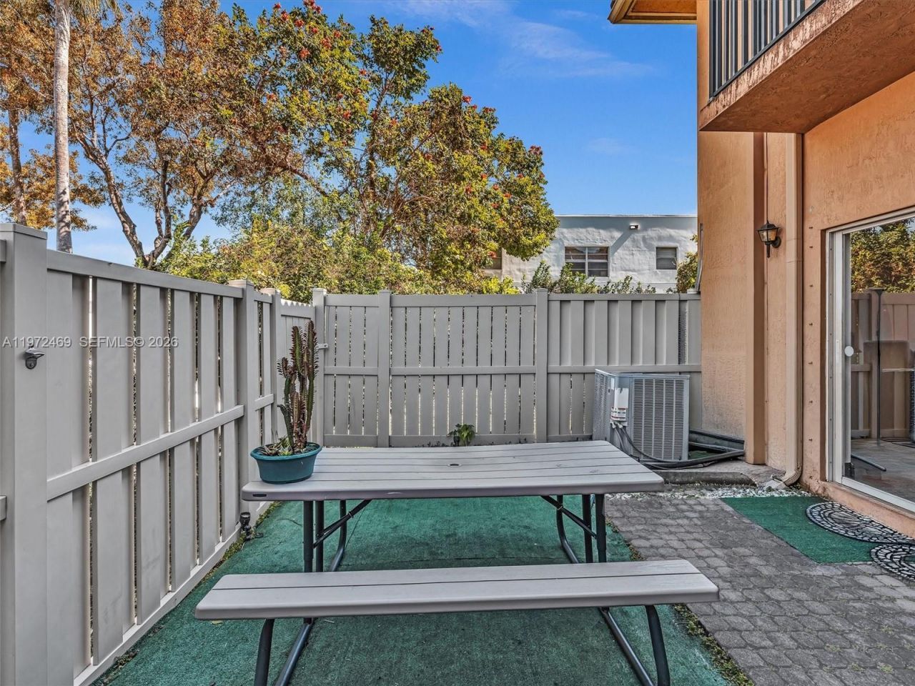 23 SE 3rd Ave , Hallandale Beach, FL 33009 Photo