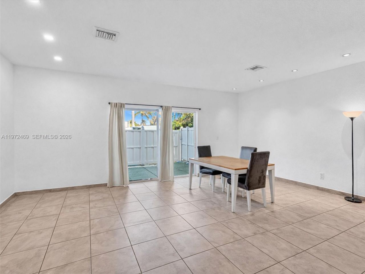 23 SE 3rd Ave , Hallandale Beach, FL 33009 Photo