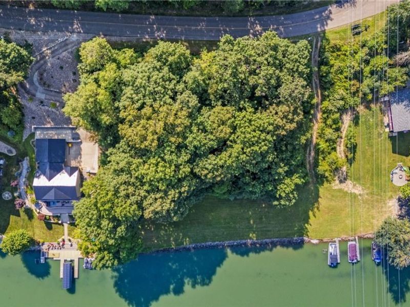 490 E Mohawk Drive, Malvern, OH 44644 Photo 2