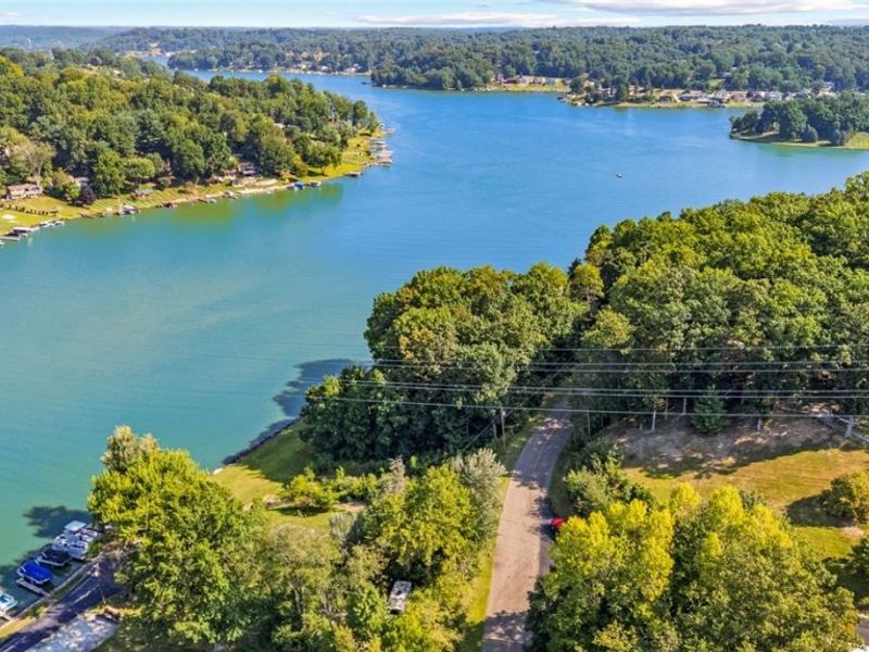 490 E Mohawk Drive, Malvern, OH 44644 Photo 4