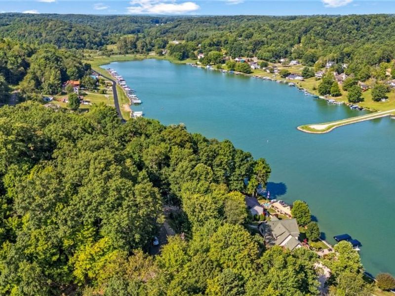 490 E Mohawk Drive, Malvern, OH 44644 Photo 5