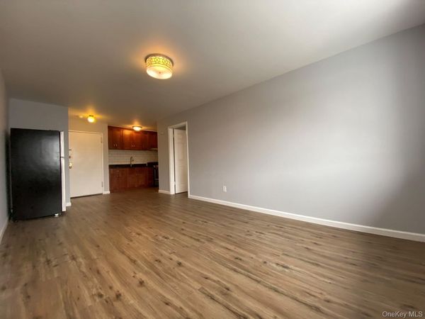 6122 168th Street , Unit 2R, Fresh Meadows, NY 11365