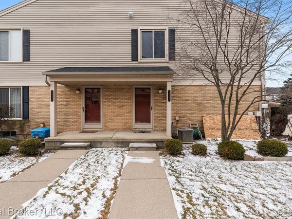 44594 Connecticut, Clinton Twp, MI 48038