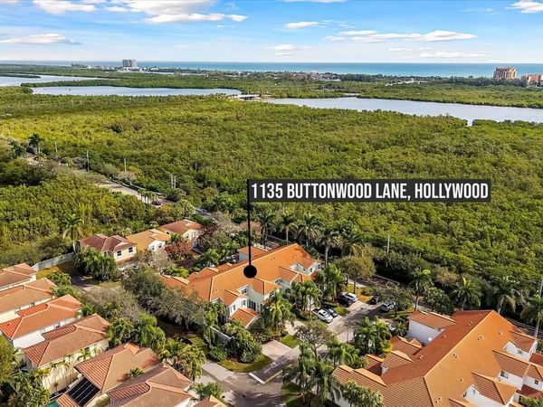 1135 Buttonwood Ln, Hollywood, FL 33019