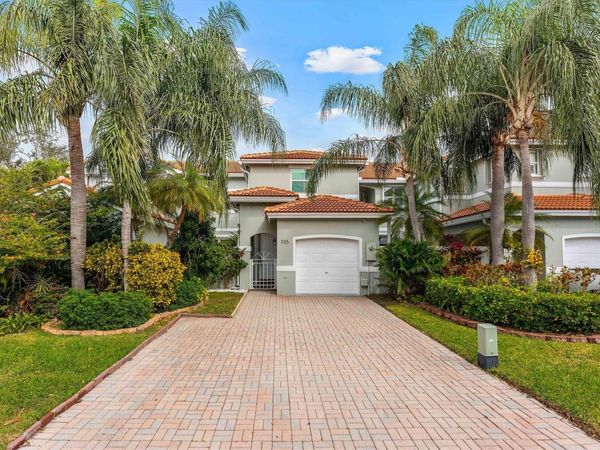 1135 Buttonwood Lane, Hollywood, FL 33019