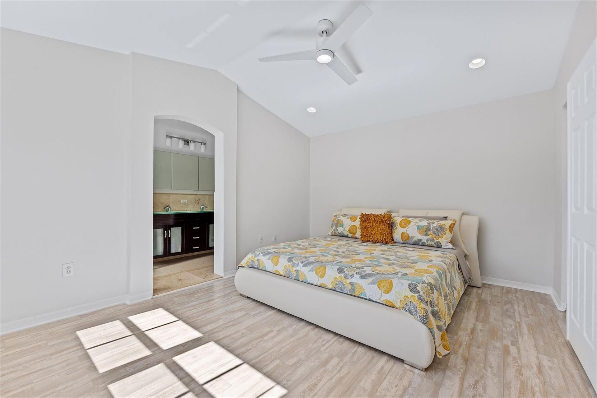 1135 Buttonwood Lane, Hollywood, FL 33019 Photo