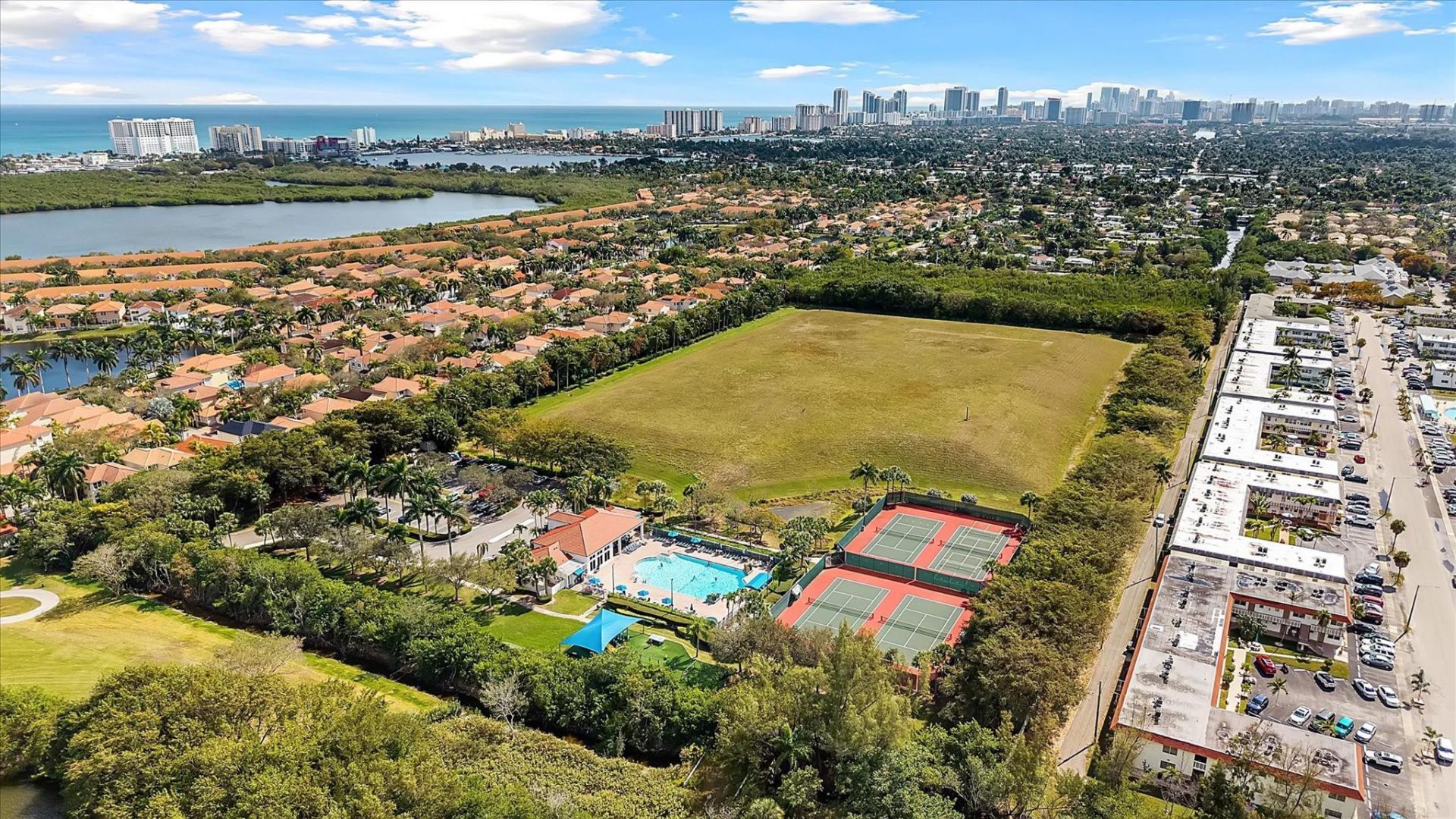 1135 Buttonwood Lane, Hollywood, FL 33019 Photo