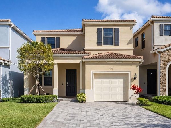 829 NE 191st St, Miami, FL 33179