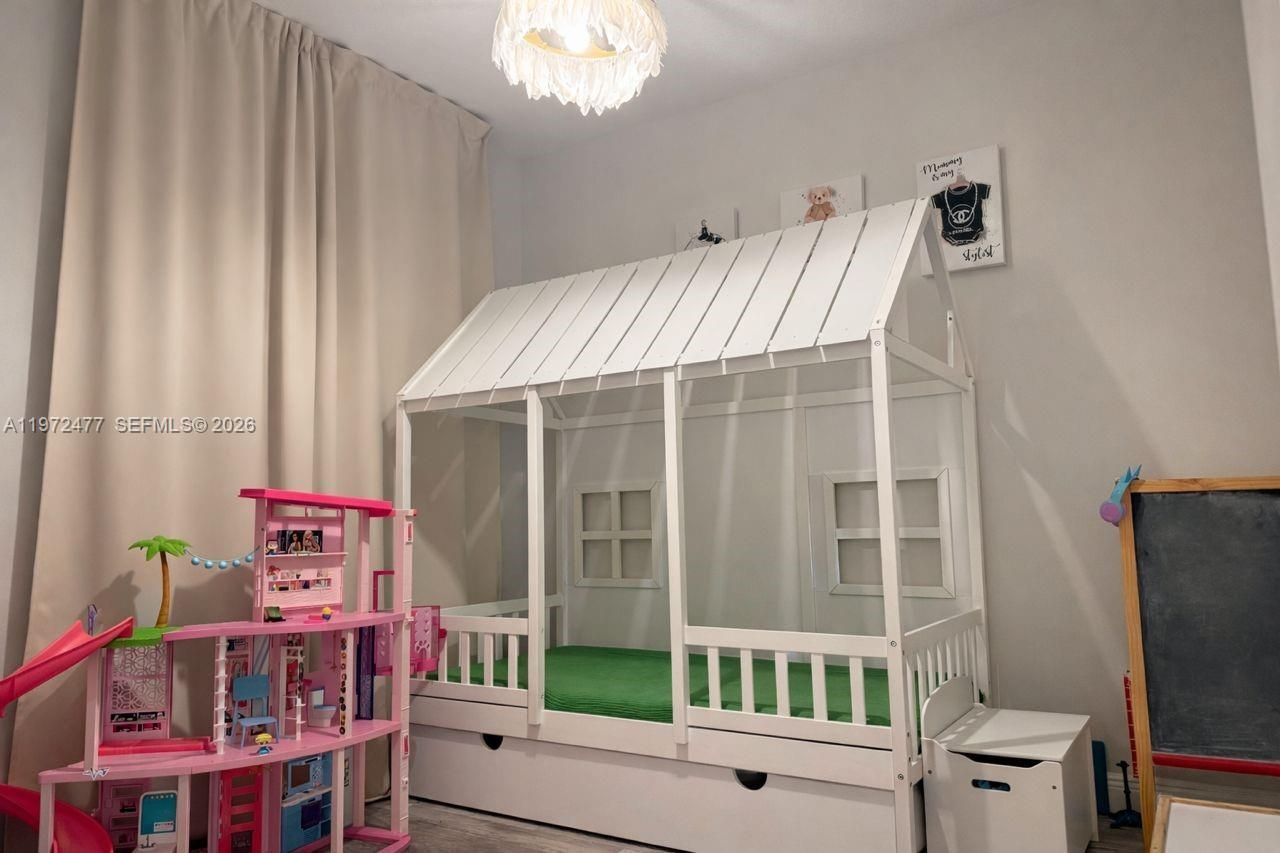 829 NE 191st St, Miami, FL 33179 Photo