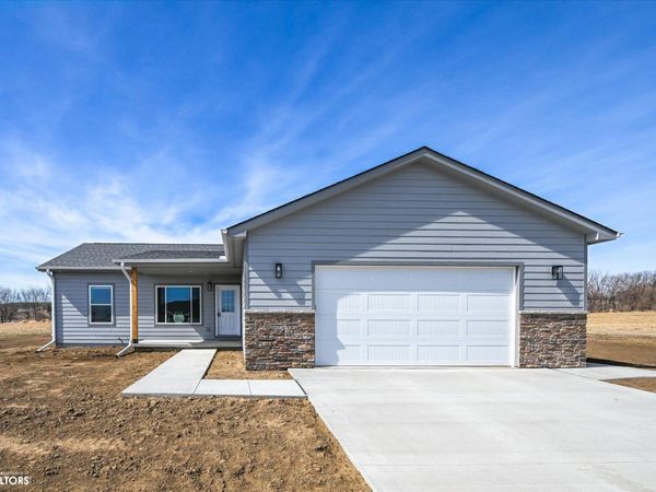 210 Harvest Hills Drive, Woodbine, IA 51579