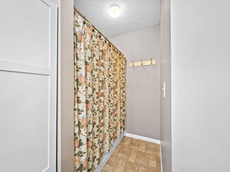 1276 Four Star Drive E, Galloway, OH 43119 Photo 35