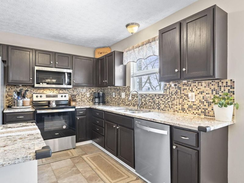 1276 Four Star Drive E, Galloway, OH 43119 Photo 7