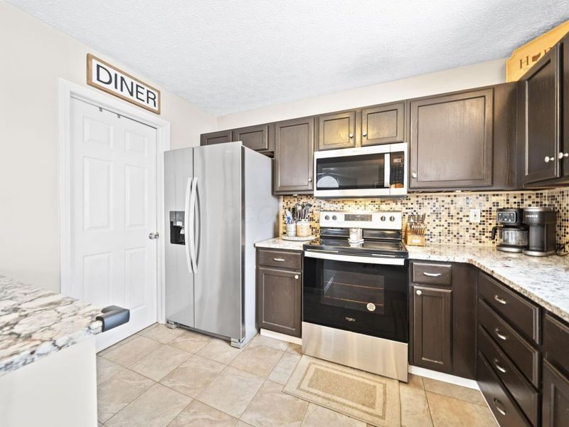 1276 Four Star Drive E, Galloway, OH 43119 Photo 8