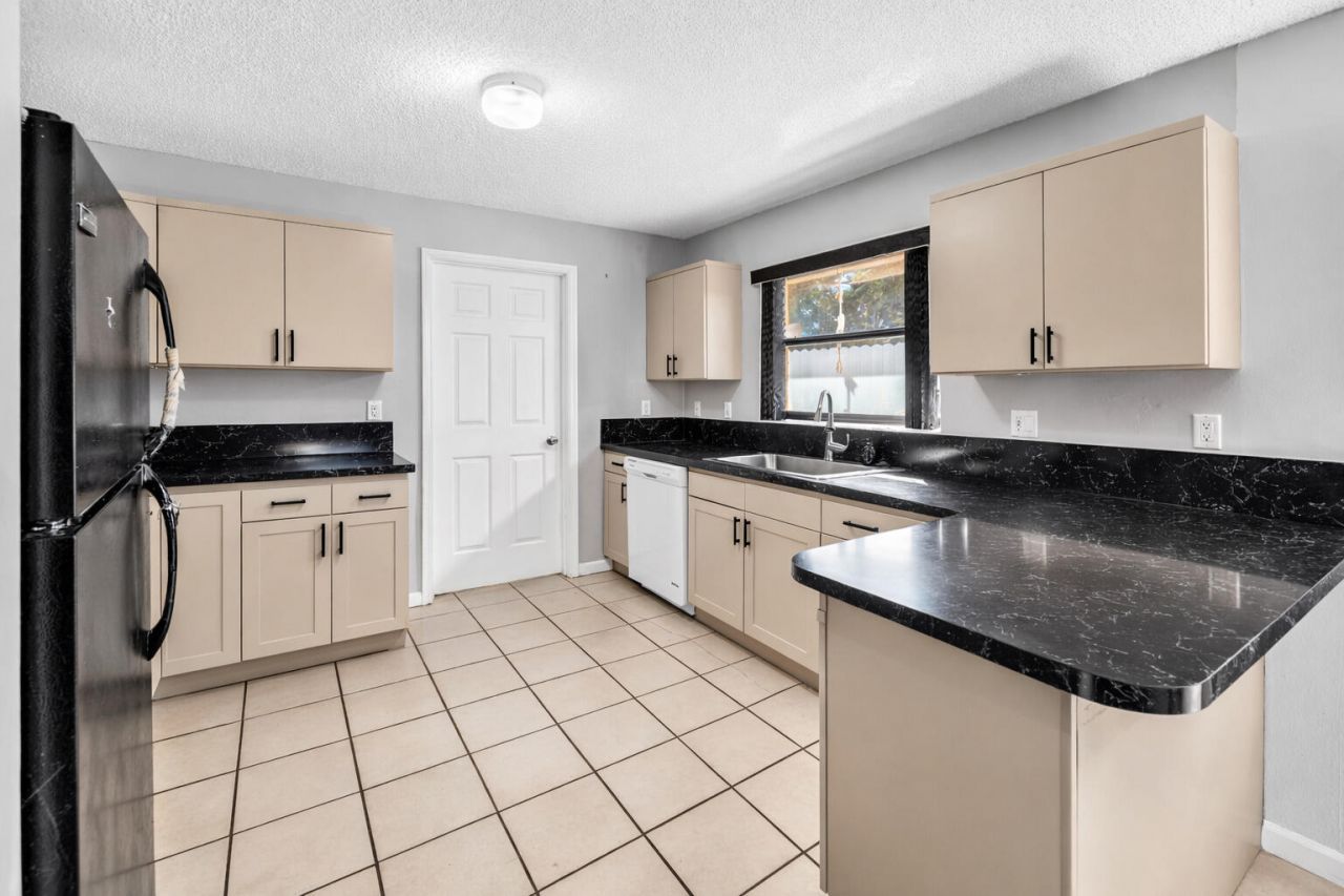 828 Mcintosh Street, West Palm Beach, FL 33405 Photo