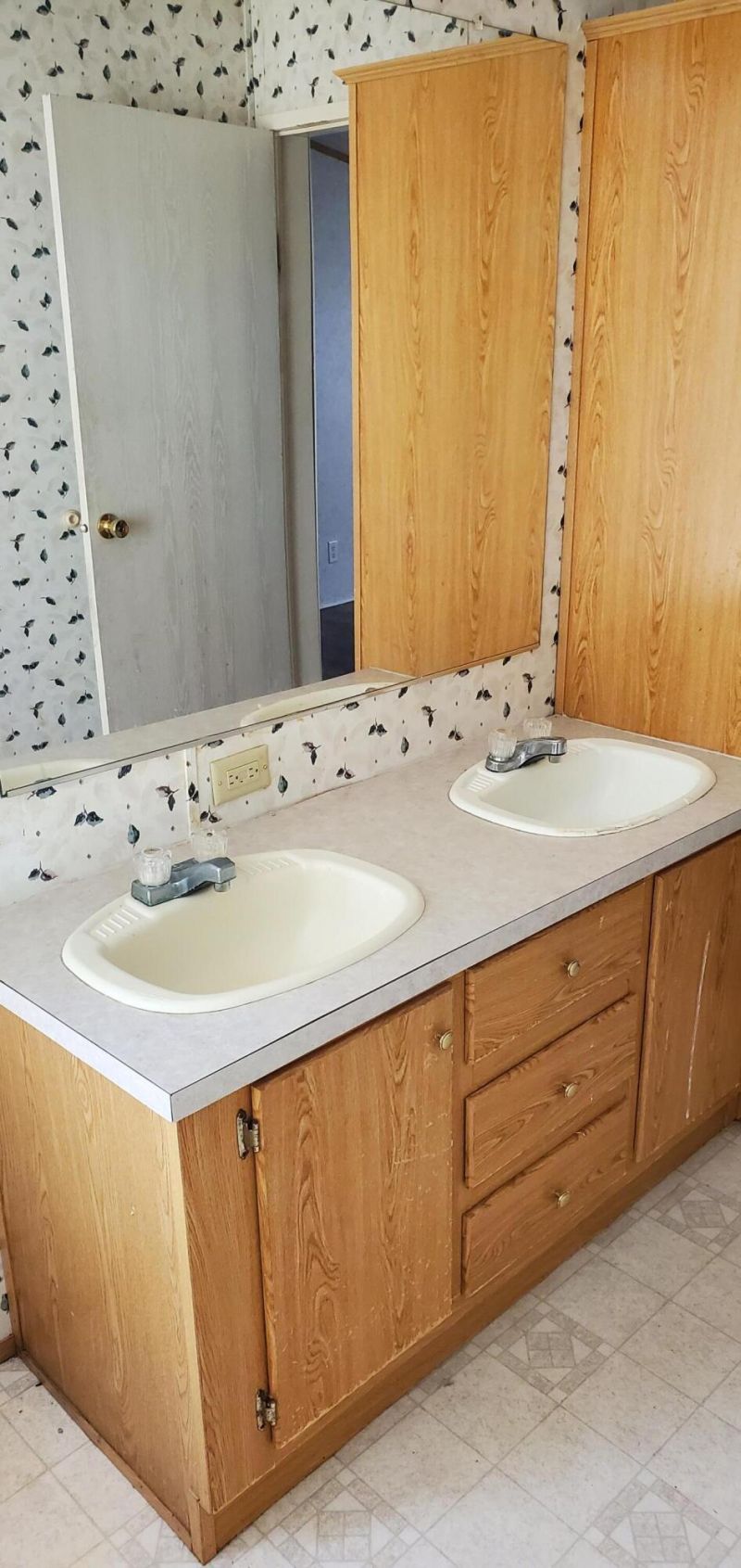 1136 Harristown Road Photo 4