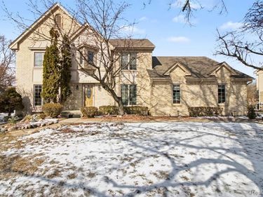 37796 Stableview Dr. Drive, Farmington Hills, MI 48335