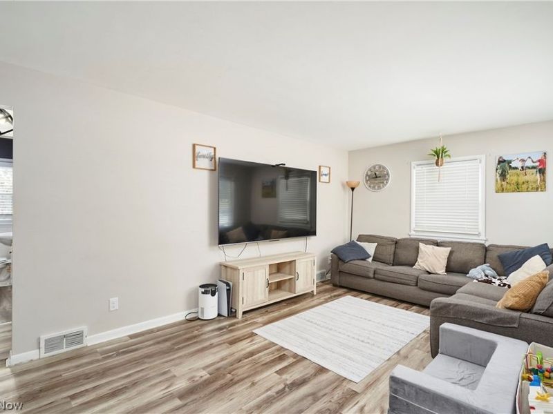 601 Cora Avenue, Akron, OH 44312 Photo 2