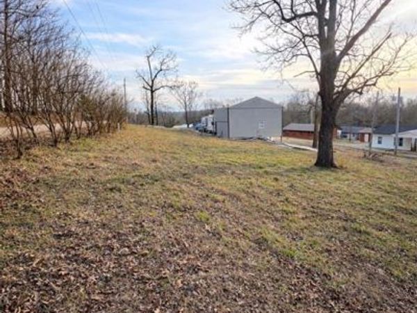 15 Icehouse LN , Doniphan, MO 63935