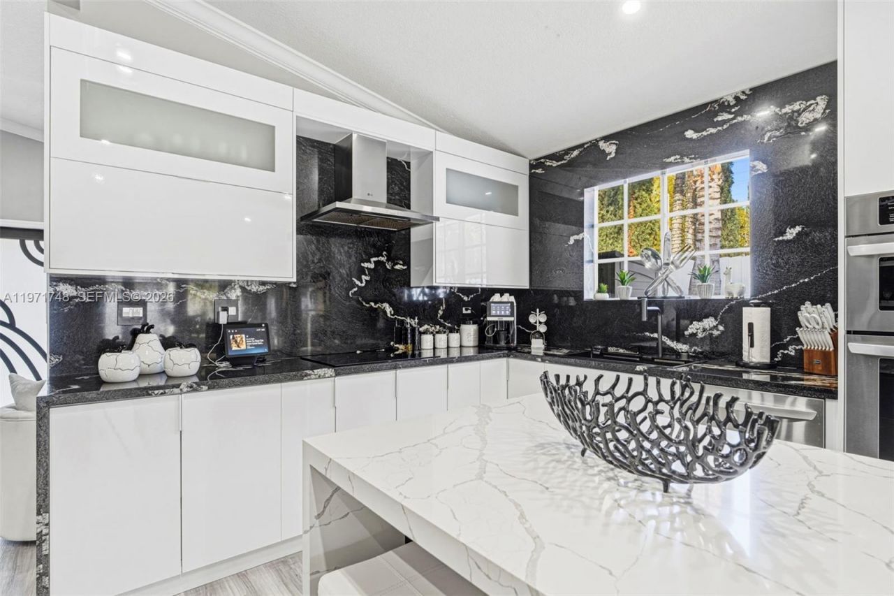 892 NW 136th Pl , Miami, FL 33182 Photo