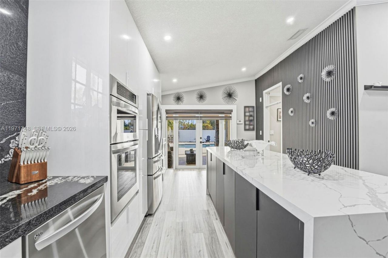 892 NW 136th Pl , Miami, FL 33182 Photo